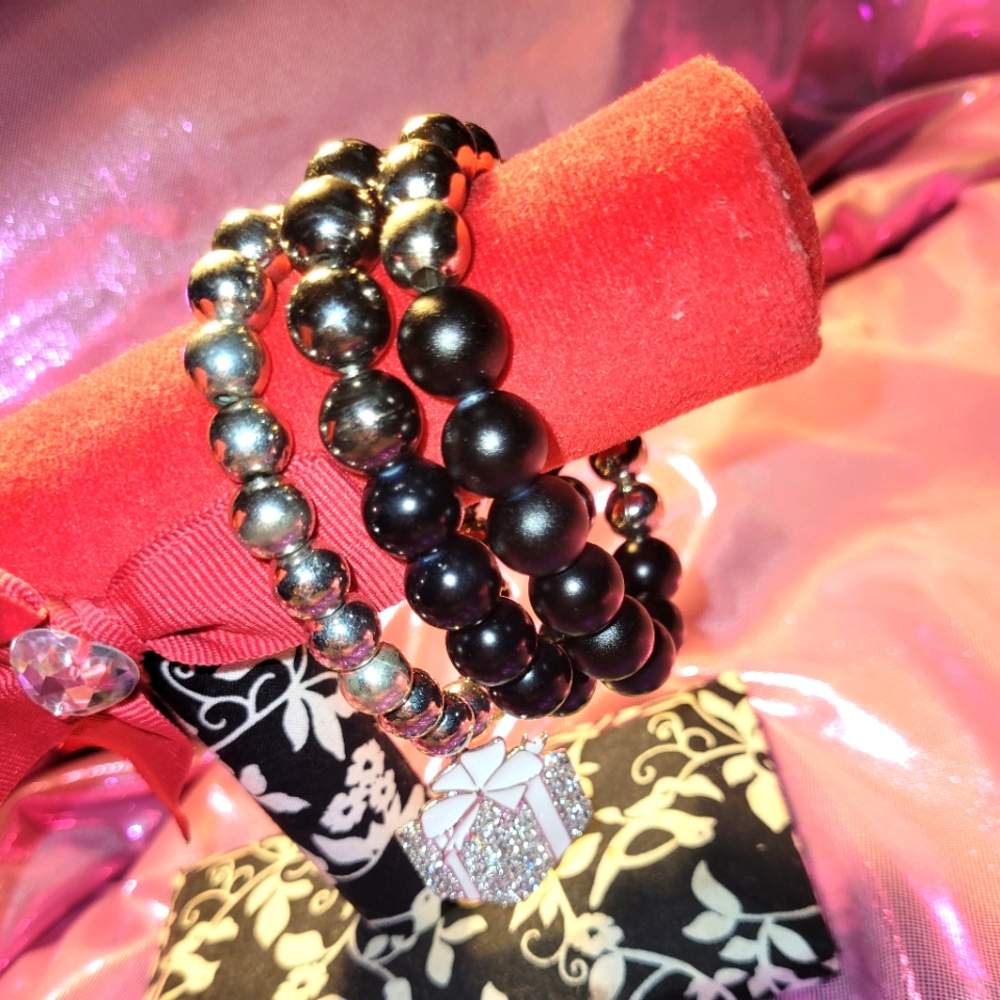 Bracelets - Picture 2 of 4